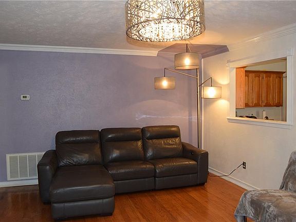 4th image of 427 S Alexander Ave