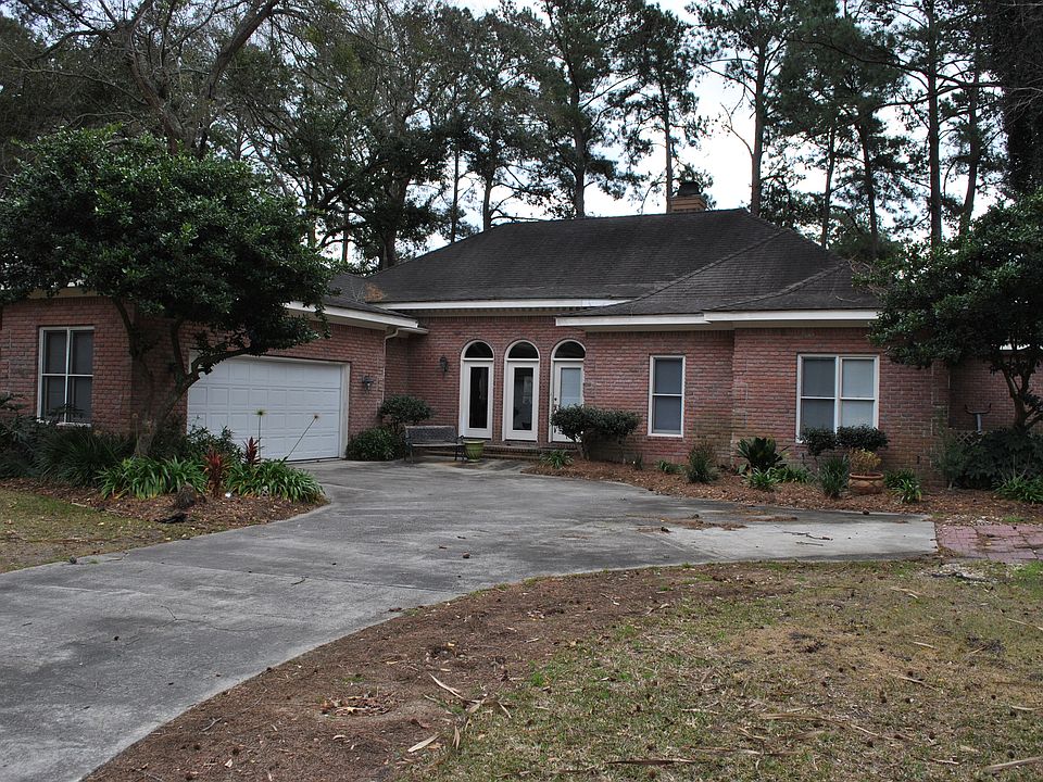 1st image of 30 Twelve Oaks Dr