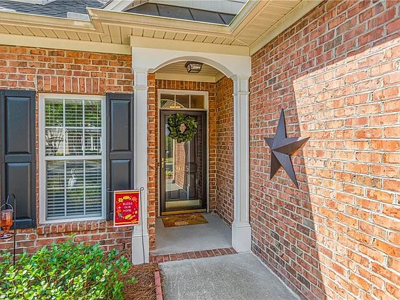 4th image of 905 Pelican Ln