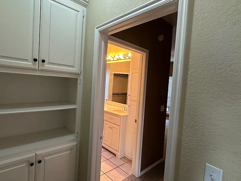3901 Mayfair Dr — Photo 7