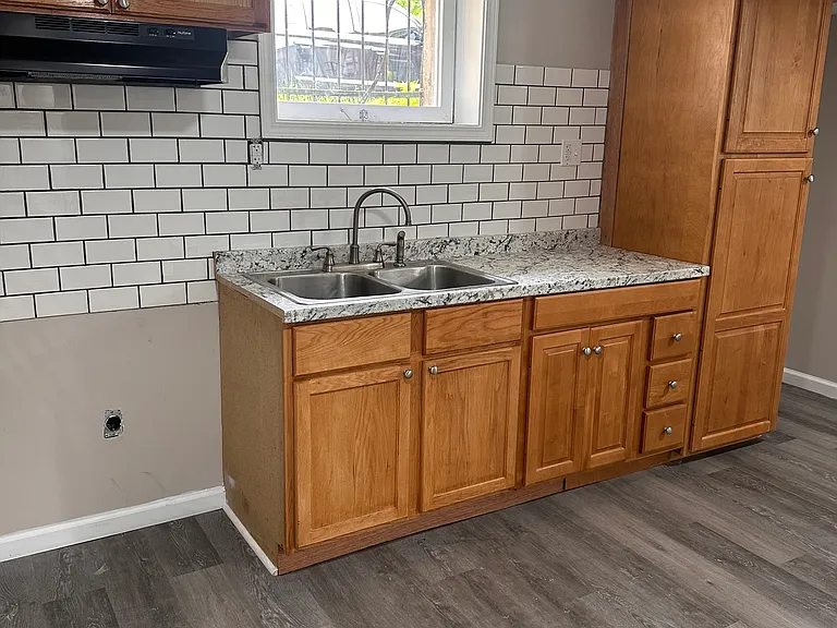607 W Ormsby Ave #9 — Photo 1