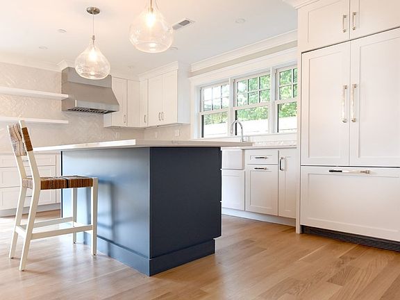 3rd image of 68 Bromfield St #68
