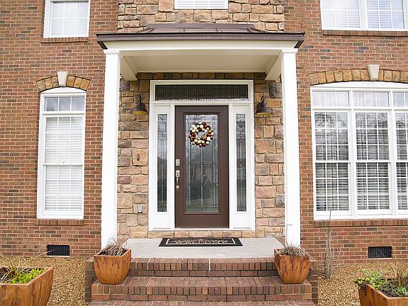2nd image of 1829 Chadwick Ct
