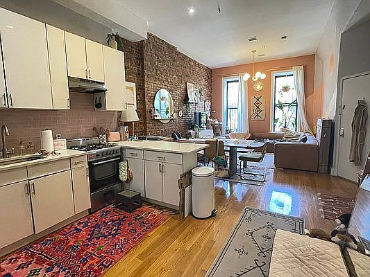 1st image of 246 Jefferson Ave #2