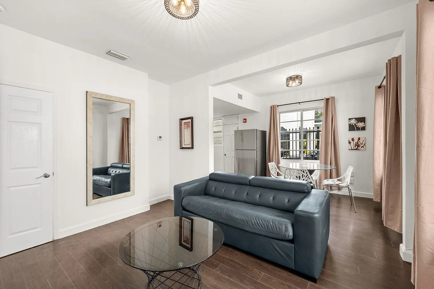 1 bed, 1.0 bath, $4,154 — Photo 3