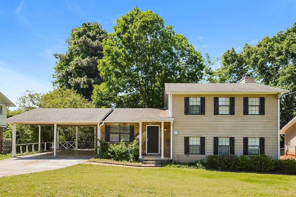 3 bed, 2.5 bath, 1832 sqft, $2,390 — Photo 1