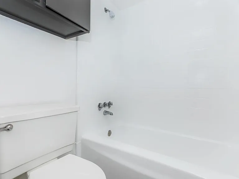Bayou Park Apartments — Photo 40