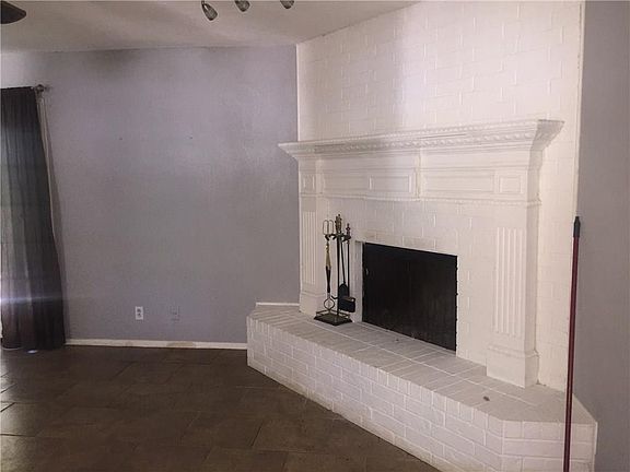 3rd image of 748 Hallvale Dr