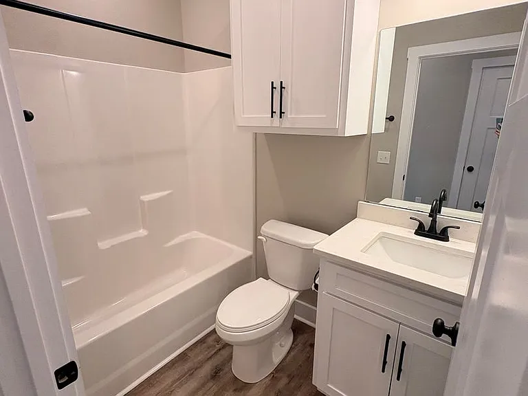 226 Loveless St — Photo 6