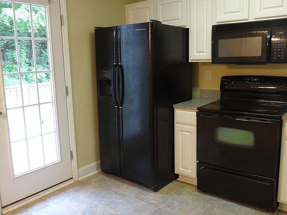 3rd image of 1715 Lakewood Ave
