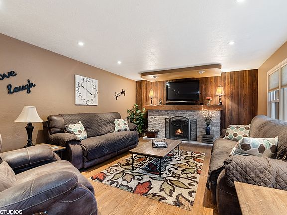 3rd image of 15624 Le Claire Ave