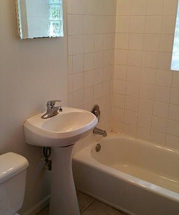 5th image of 1624 W Morse Ave #106