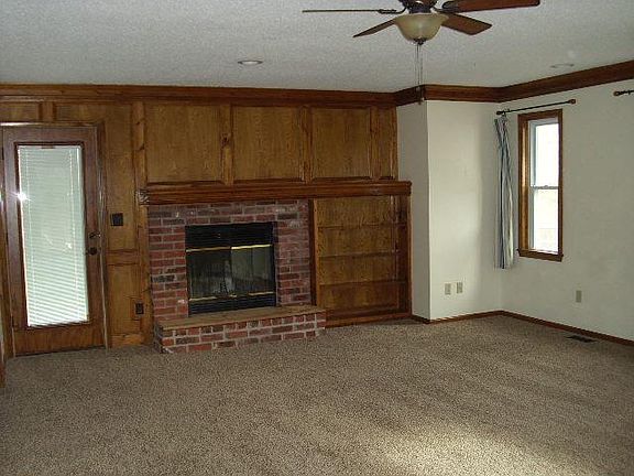 5th image of 516 NE Deerfield Cir