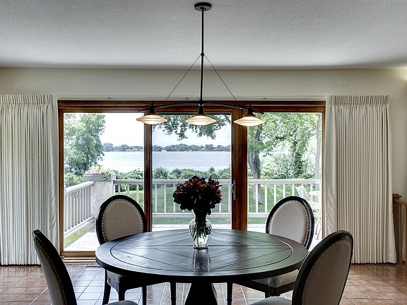 5th image of 2512 Shoreline Dr
