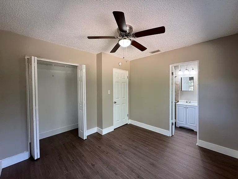 310 Longwood Dr — Photo 24
