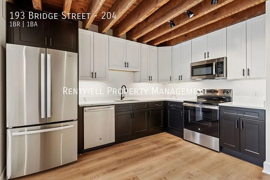 193 Bridge St — Photo 2