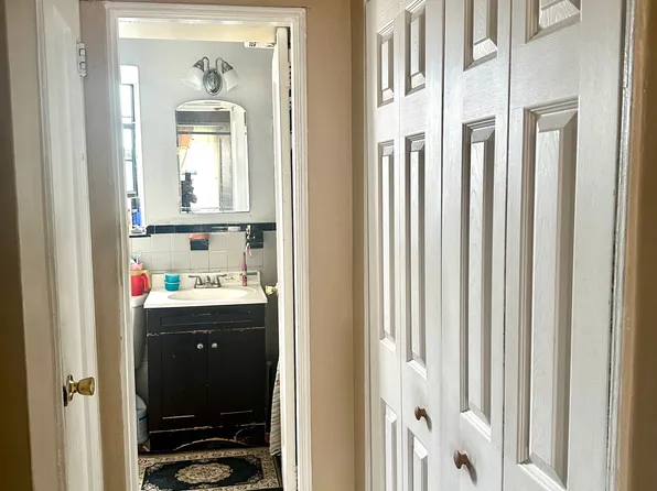 147-11 79th Avenue image 7 of 12