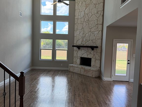 4th image of 613 Red Maple Rd