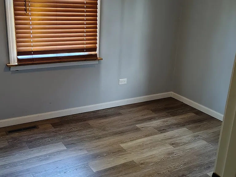 390 Diane Dr — Photo 5