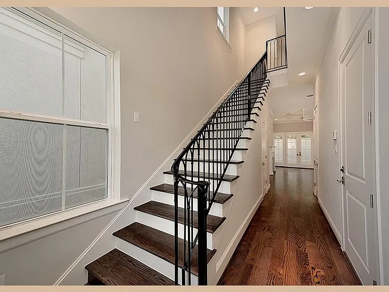 215 Willow St — Photo 4