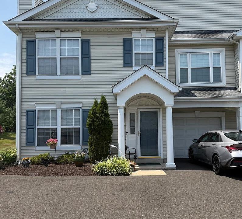 1st image of 101 Willowoak Ct