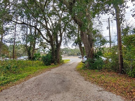 4th image of 464105 State Road 200