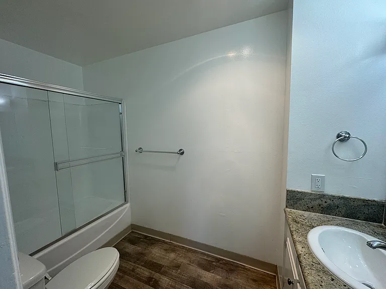 The Westwood Park Apartments — Photo 15