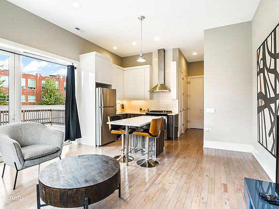 5th image of 943 N Crosby St #202