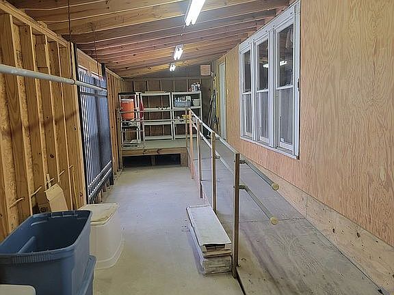 4th image of 810 W Cherry Ave