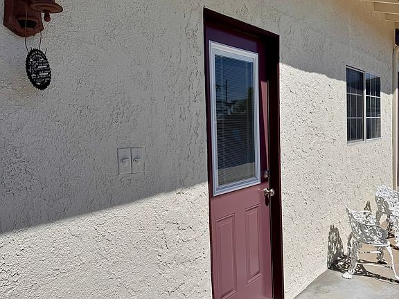 entrance to apt