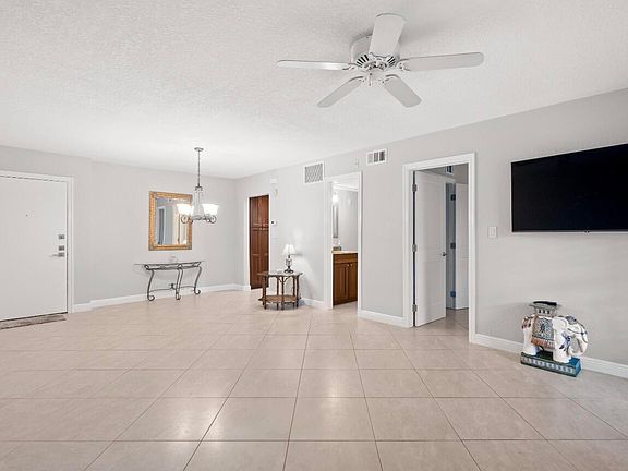 4th image of 1940 NE 2nd Avenue #101j