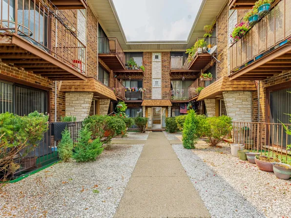 3158 N Neenah Ave #1C, Chicago, IL 60634
