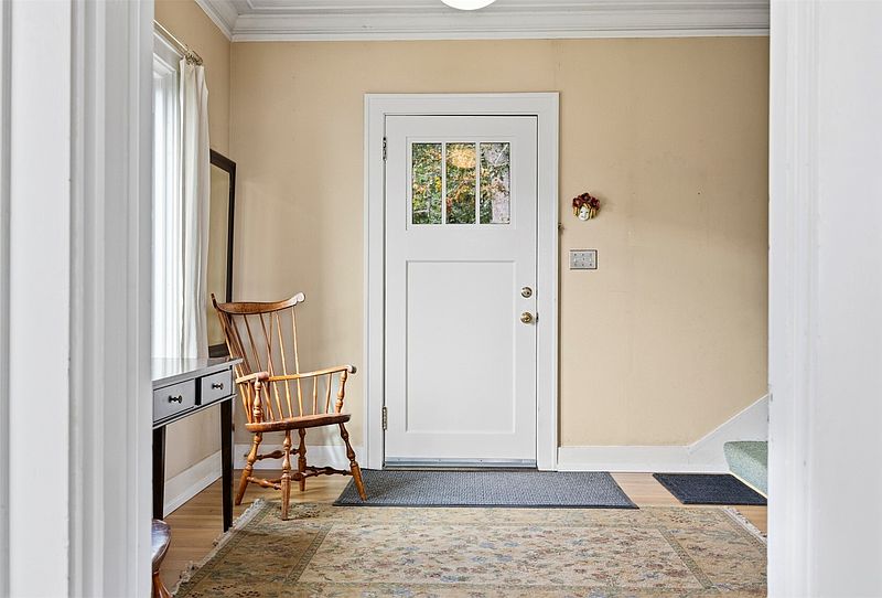 5th image of 3041 Eldridge Avenue
