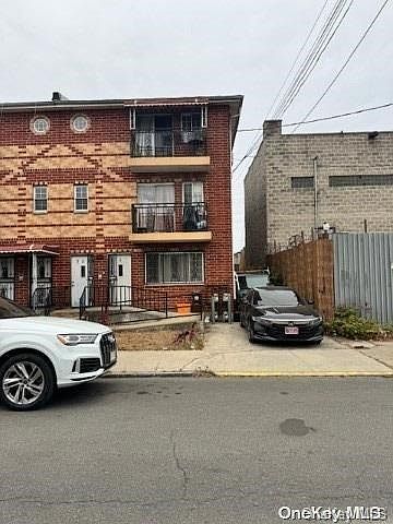 2nd image of 731 E 95th Street