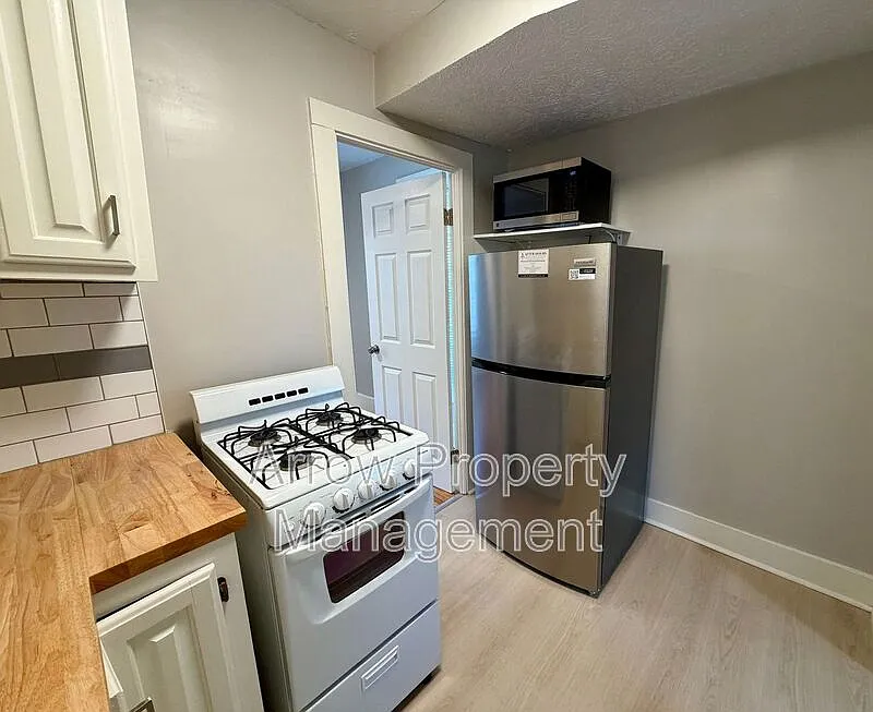 2727 P St — Photo 2