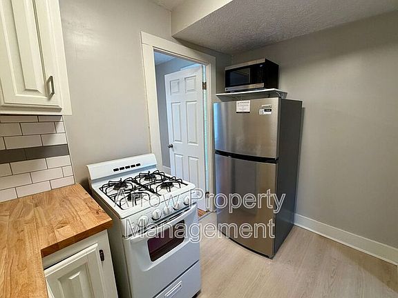 2nd image of 2727 P St APT 3