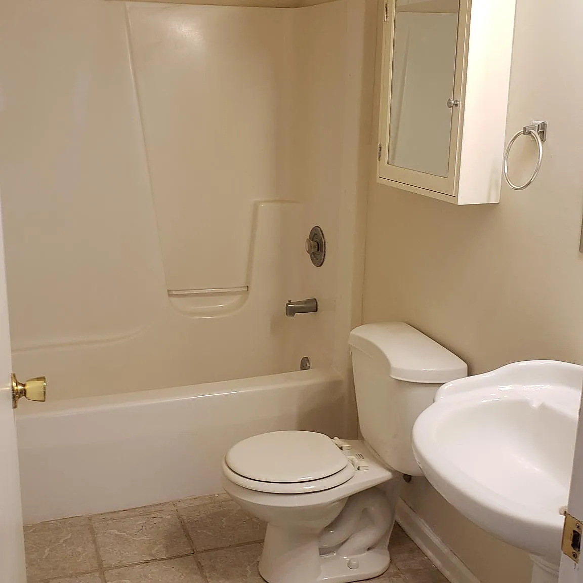 2 bed, 800 sqft, $1,600 — Photo 4