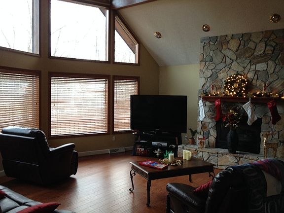 4th image of 3046 Breezewood Dr