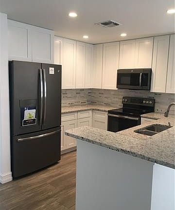 4th image of 15060 Savannah Dr