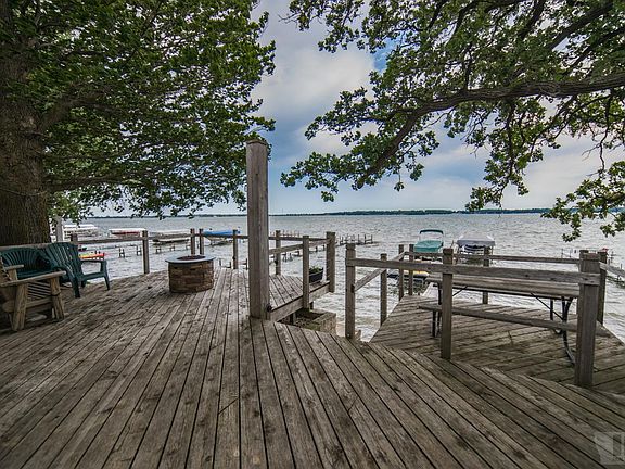 3rd image of 2307 N Shore Dr