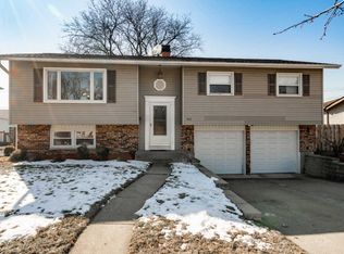 907 E Ironwood Dr, Mount Prospect, IL