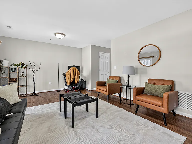 121 Polo Way — Photo 6