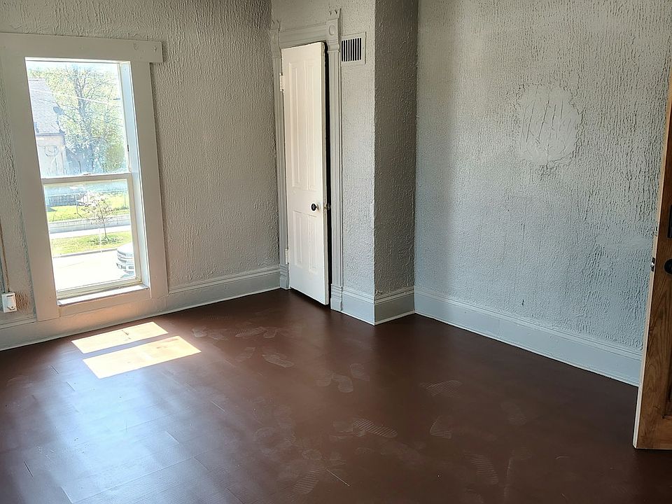 1st image of 128 Lafayette St APT 2