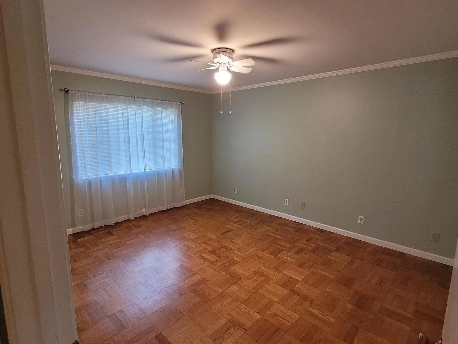 4 bed, 1934 sqft, $5,350 — Photo 4