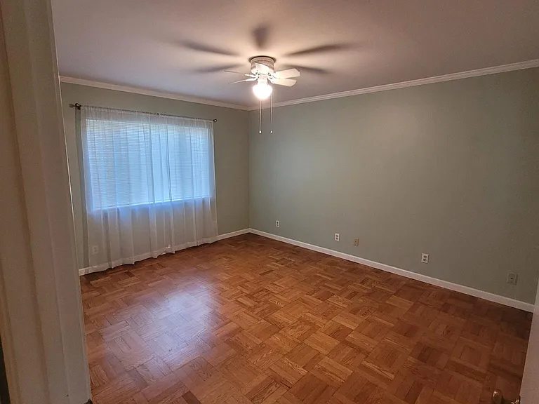 621 Bryan Ave — Photo 4