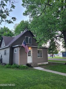 202 Pioneer Ave, Hayti, SD, 57241