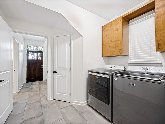 3rd image of 1852 Summit Ave