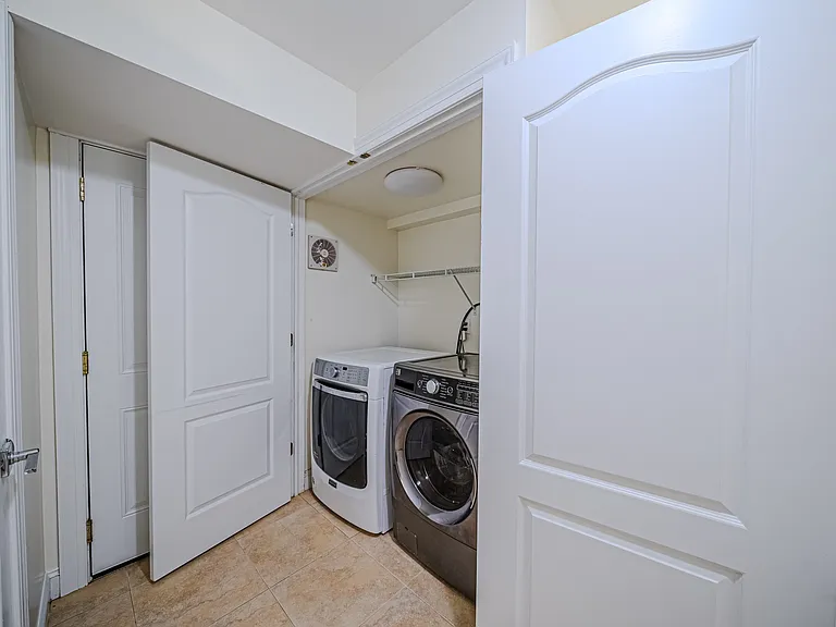 47 Columbus Dr — Photo 6
