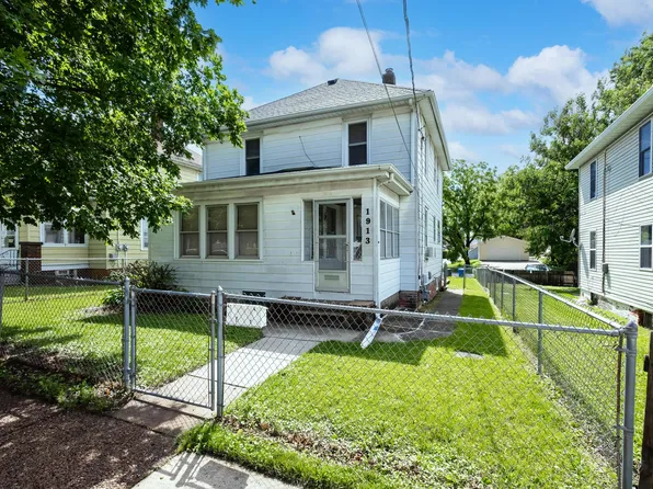 1913 10th St, Moline, IL 61265