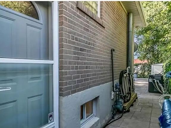 3rd image of 5 Melville Cres #1A